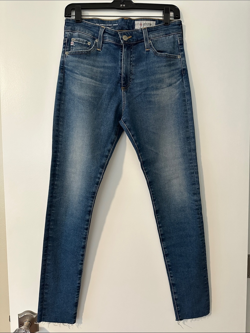 Women’s AG Farrah Skinny Ankle Jeans. 28 R